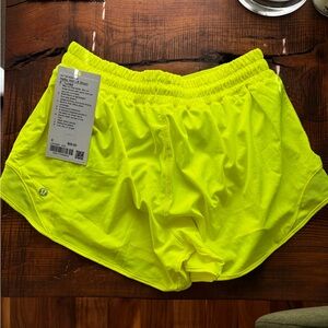 Size 8 Lululemon hurry hot LR short 4inch lined NWT